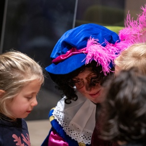 2025-11-23 Sint leest voor-41